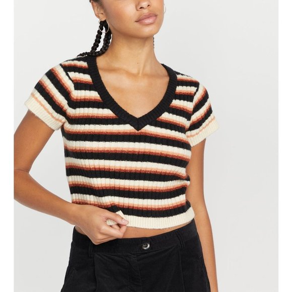 🏷️NWT Volcom Cheeky Bird V Neck Womens Top In Black Combo - Size Medium - Picture 3 of 11